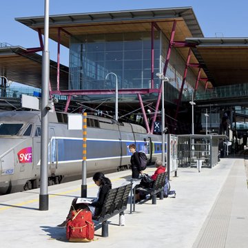 A 30 minutes de Lyon, la gare de Valence TGV est au coeur de Rovaltain 