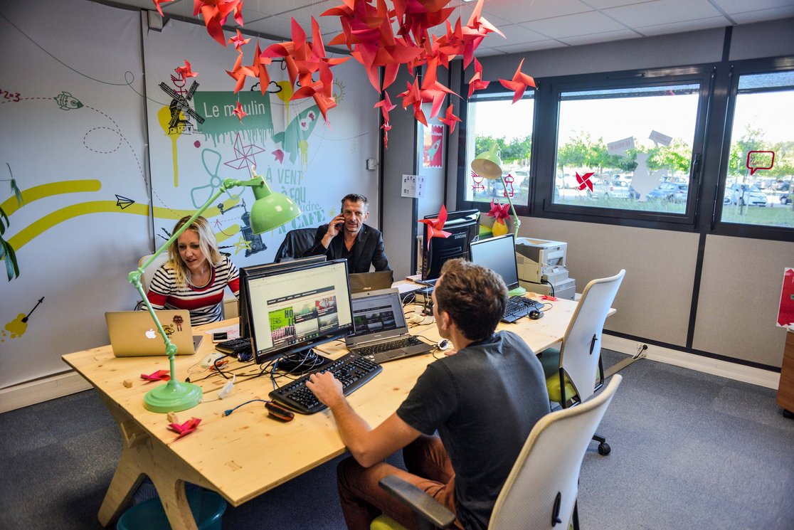 L'espace de coworking du Moulin Digital permet d'accueillir les travailleurs à proximité de la Gare de Valence tgv