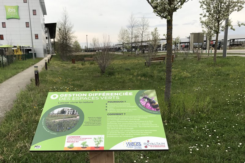 Biodiversité : installation de panneaux pédagogiques sur le parc d'activités de Rovaltain.