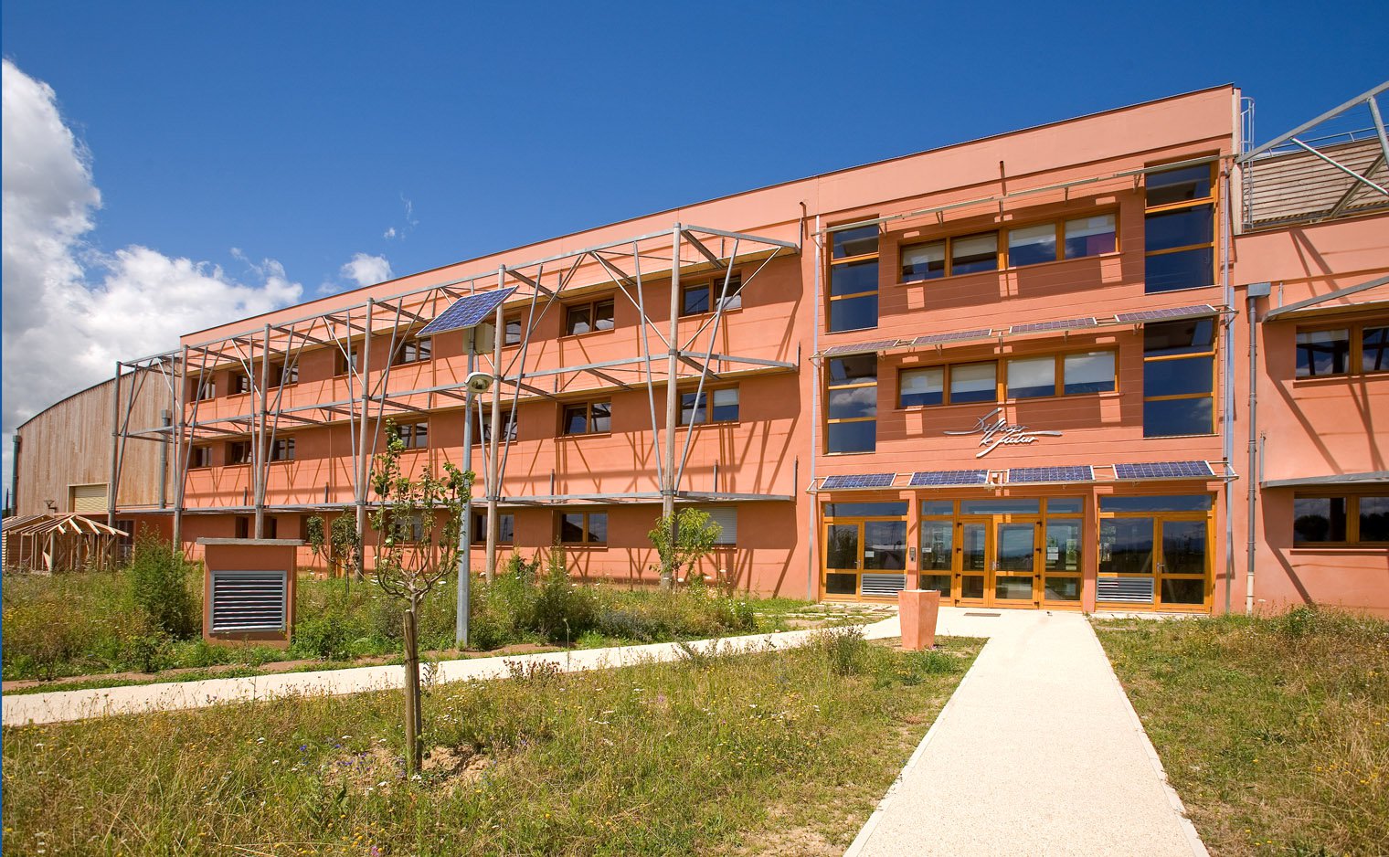 Vue du bâtiment de l'INEED, CCI de la Drôme à Rovaltain