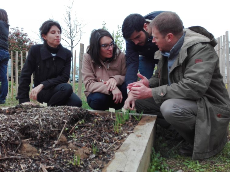 Atelier d'apprentissage à l'agroécologie sur le potager partagé de Rovaltain