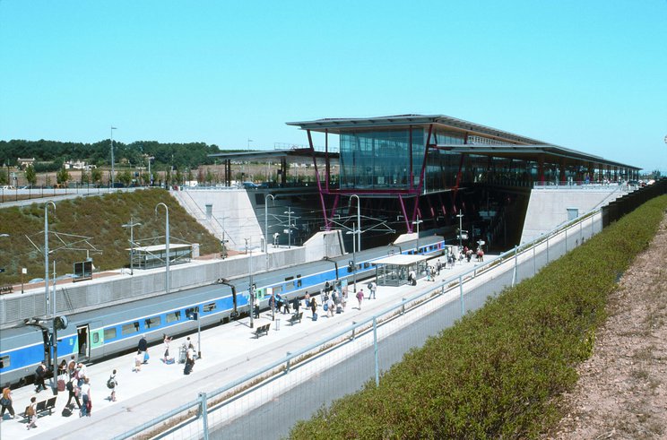 La gare de Valence TGV propose TGV et TER