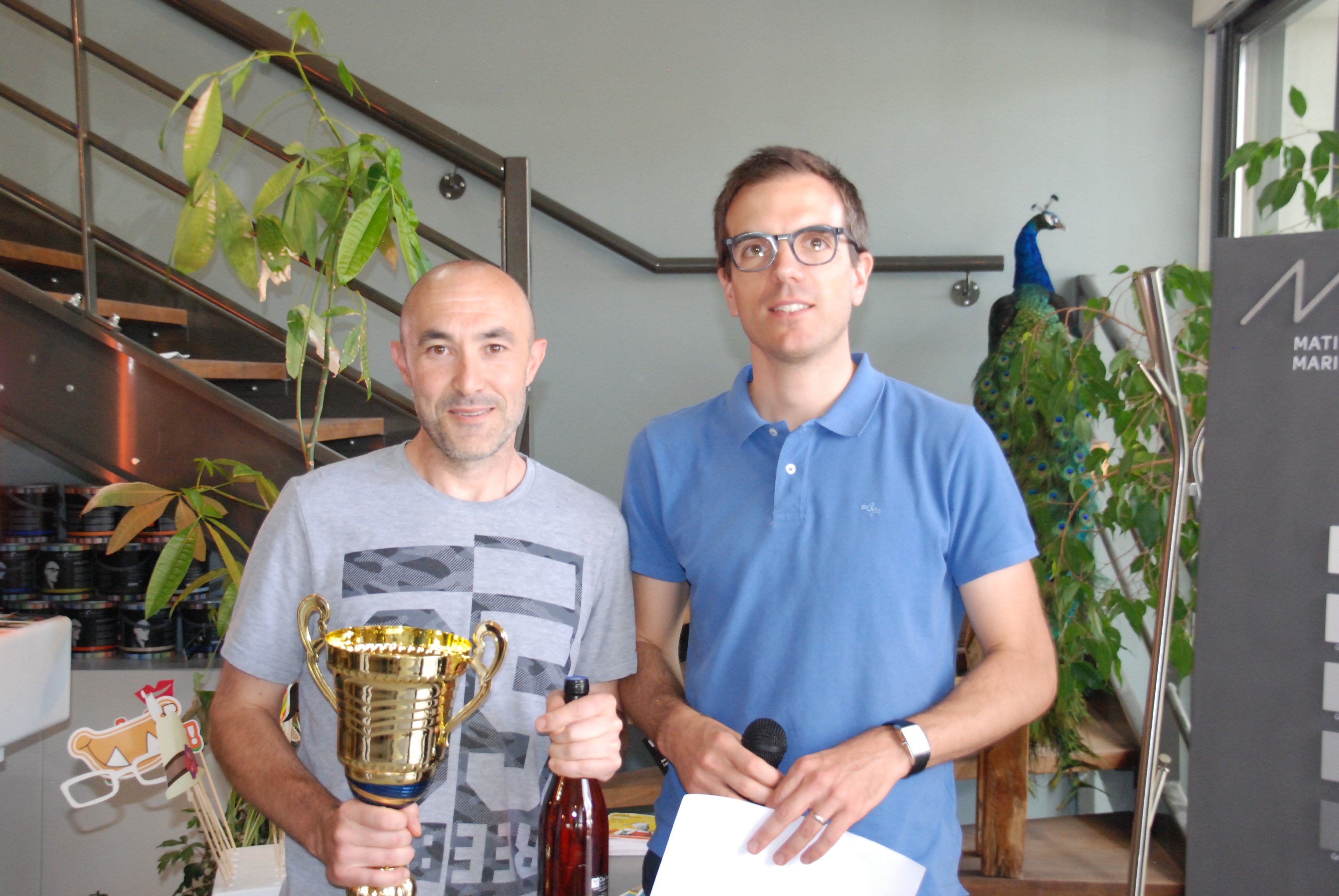 Bravo à Sébastien, vainqueur du tournoi de badminton niveau confirmé, accompagné de Sylvain Rollet, Président du Club Rovaltain DSC_6721.JPG