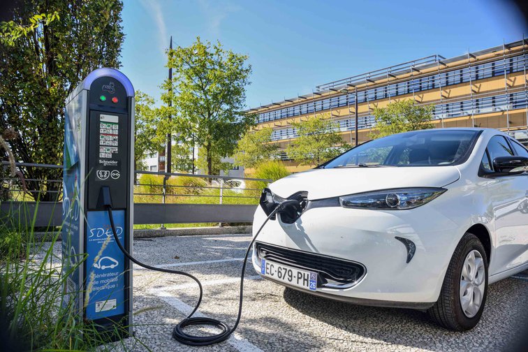 borne rechargement electrique